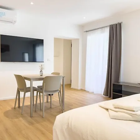 Imbriani 10b Tirabora Short Rent Apartment Triest