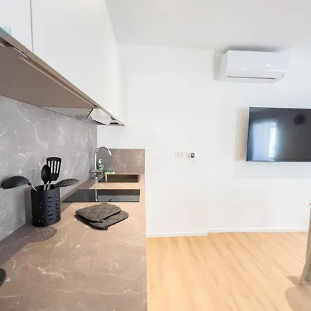 Imbriani 10b Tirabora Short Rent Triest