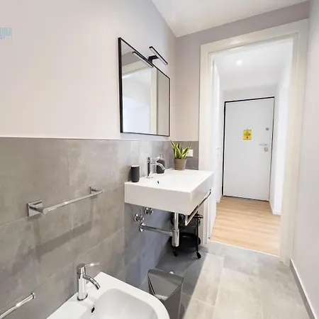 Imbriani 10b Tirabora Short Rent * Triest