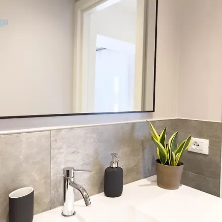 Imbriani 10b Tirabora Short Rent *
